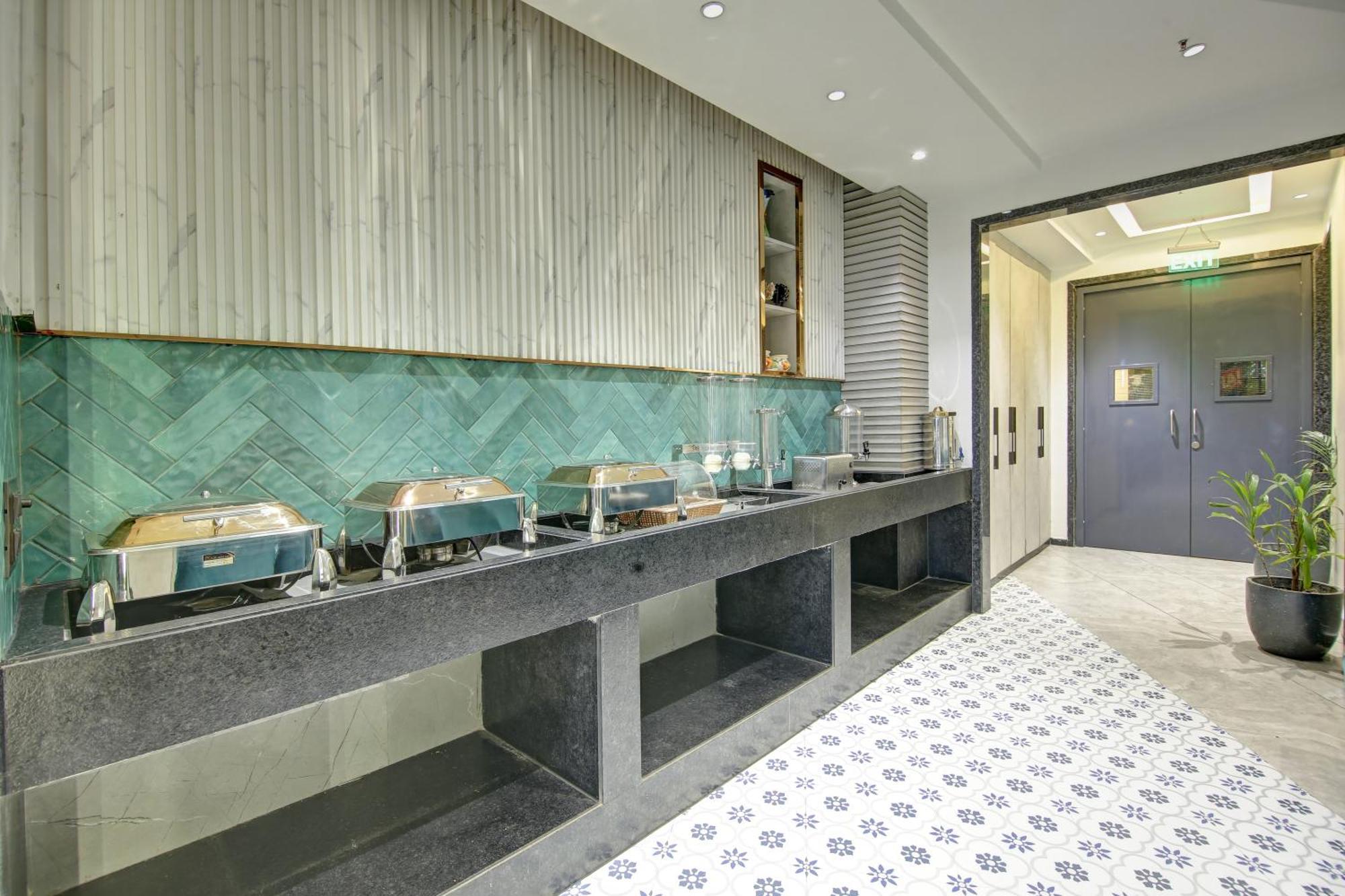 Hotel Uptown - 1Km Connaught Place New Delhi Exterior photo