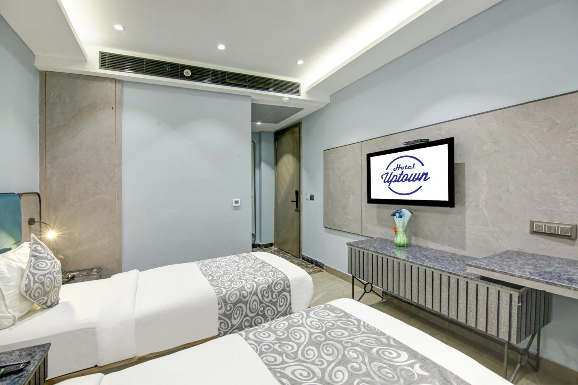 Hotel Uptown - 1Km Connaught Place New Delhi Exterior photo