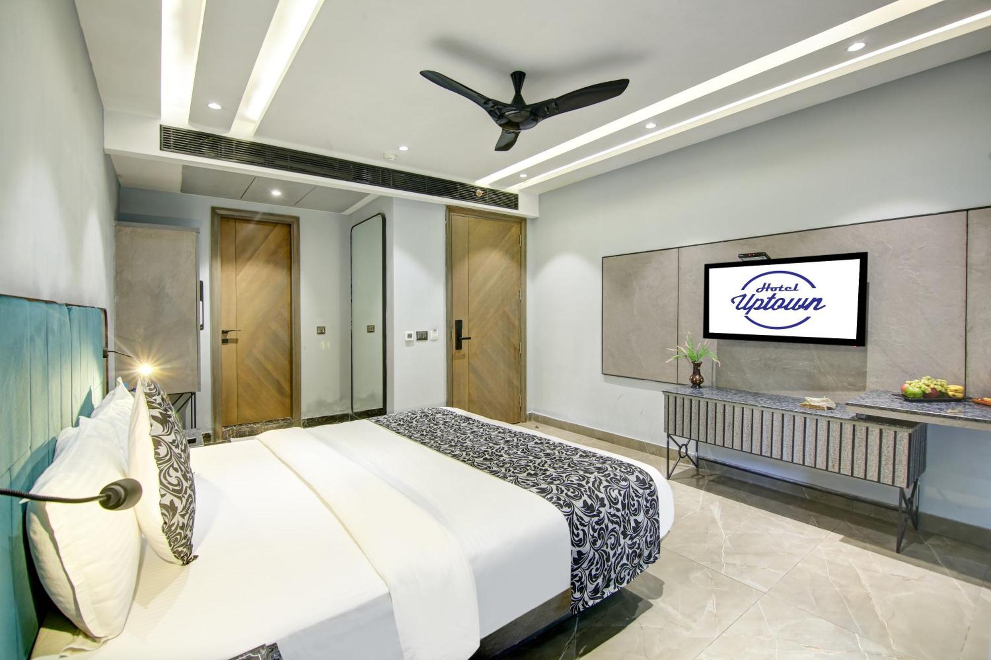 Hotel Uptown - 1Km Connaught Place New Delhi Exterior photo