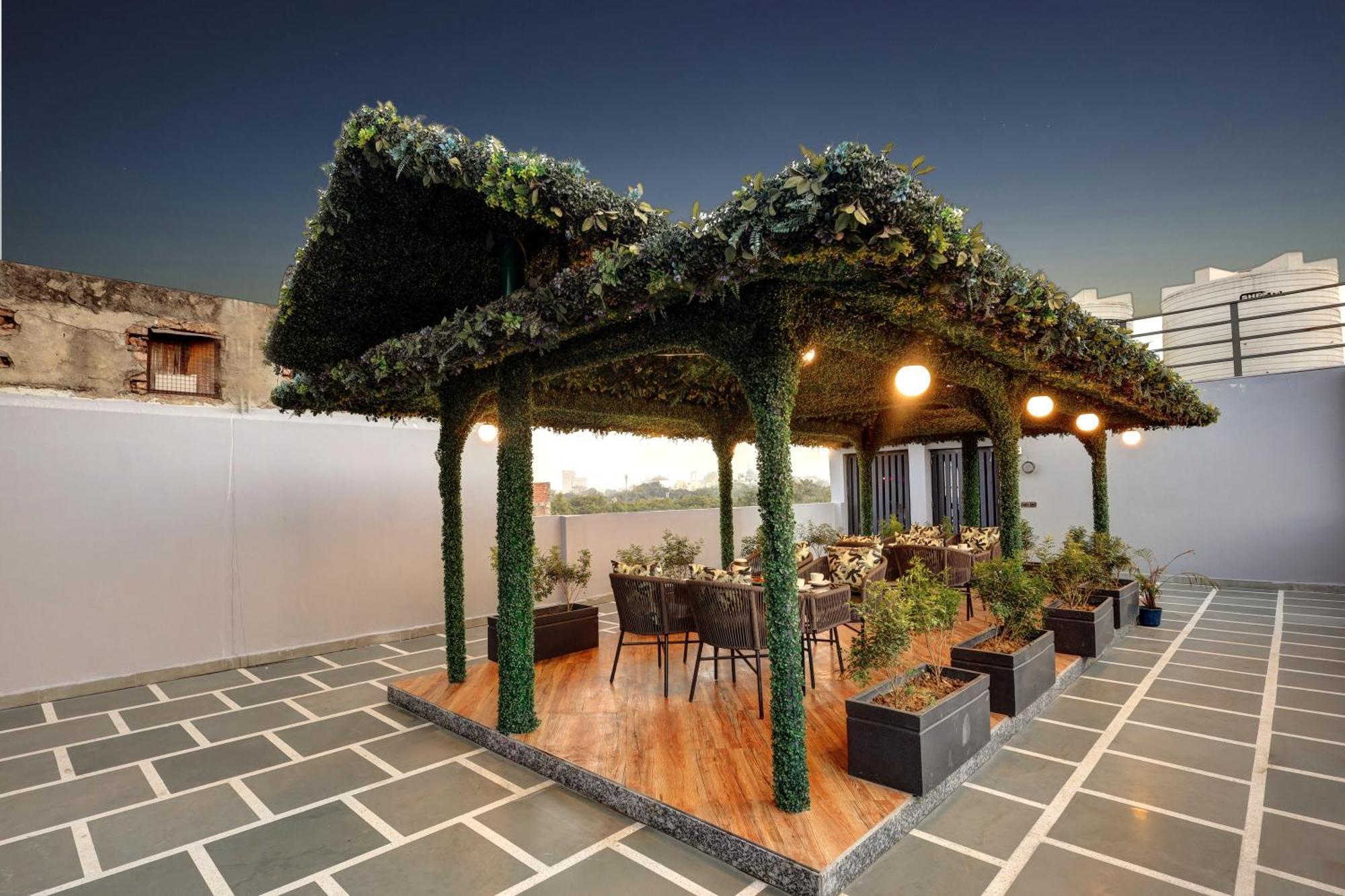 Hotel Uptown - 1Km Connaught Place New Delhi Exterior photo