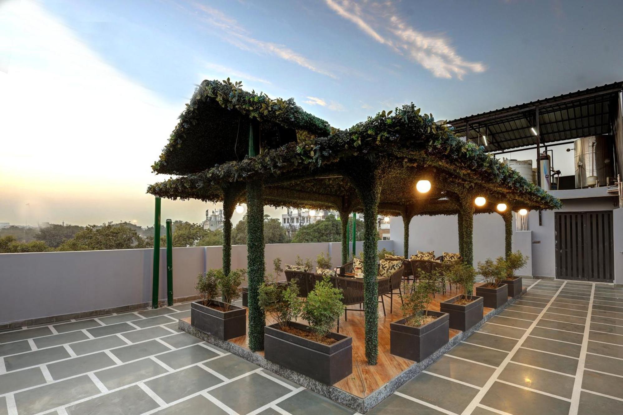 Hotel Uptown - 1Km Connaught Place New Delhi Exterior photo