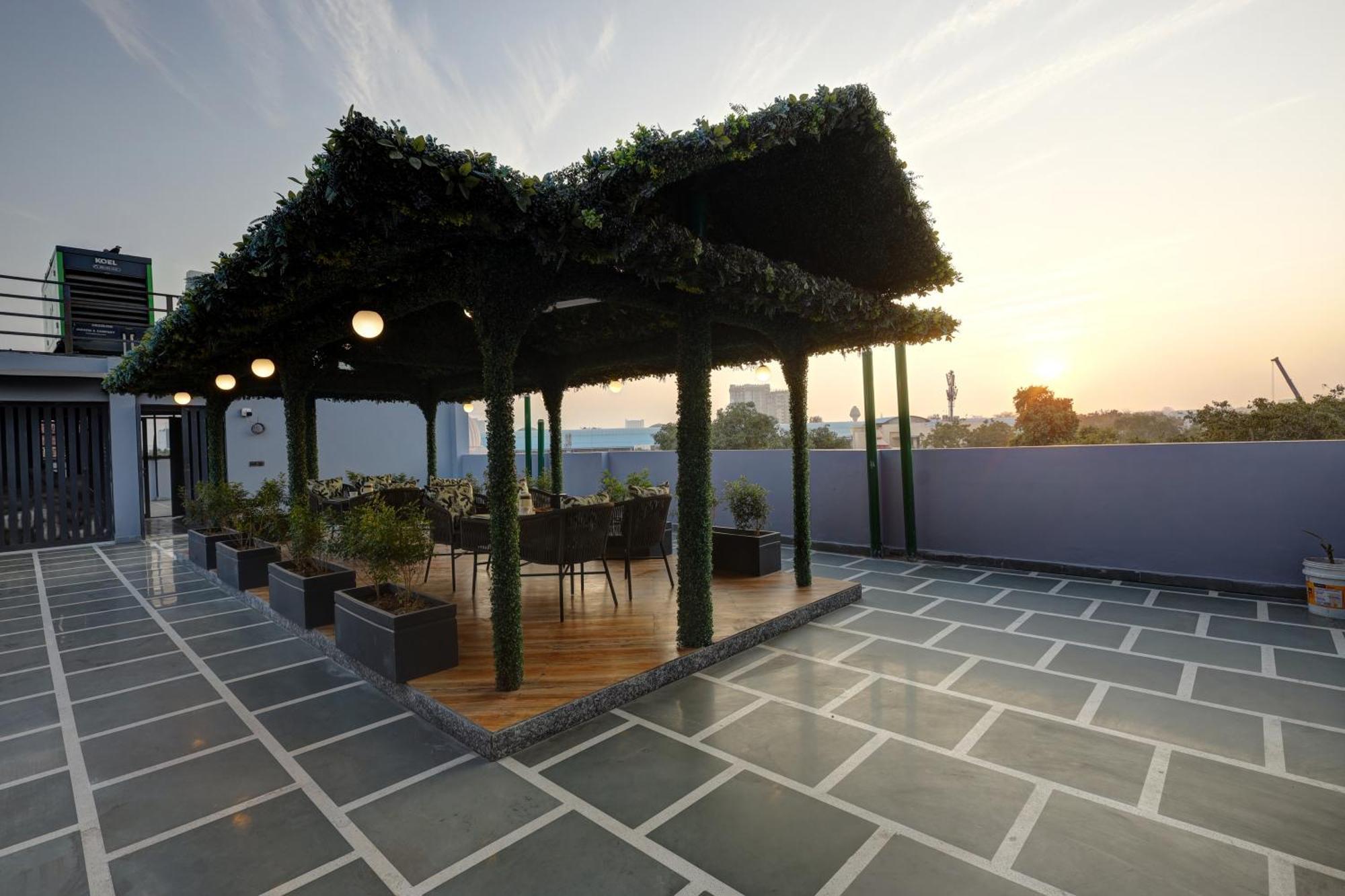 Hotel Uptown - 1Km Connaught Place New Delhi Exterior photo